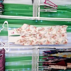 NOBO MED WHITE FLORAL DRESS WITH RUFFLE V-NECK